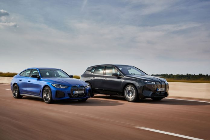 Ein starkes Duo: Der erste BMW i4 (links) und der erste BMW iX (rechts) sind bei AutoFrey Villach eingetroffen. Foto: BMWgroup