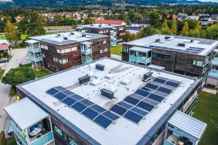 Auf rund 60 Wohnanlagen mit rund 1.300 Wohnungen sollte es möglich sein, in den nächsten Jahren PV-Module zu installieren. Als Pionierleistung wurde in Villach-St. Magdalen bereits das erste Mieterstrom-Projekt realisiert.Foto: Kelag Energie & Wärme