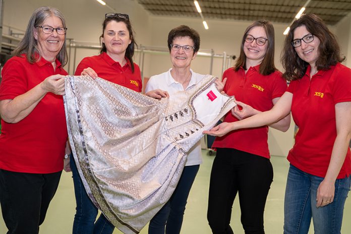 Die „Jostex“-Reinigungsexpertinnen: Von links Ingrid Rainer, Marjana Glavasevic, GF Marion Jost-Pirker, Tamara Wagenleitner und Maria Thelesklaf. Foto: Augstein Media