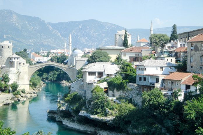 Mostar, die alte Stadt an der Brücke über die Neretva, verzaubert durch ihr einzigartiges Flair. Fotos: Privat