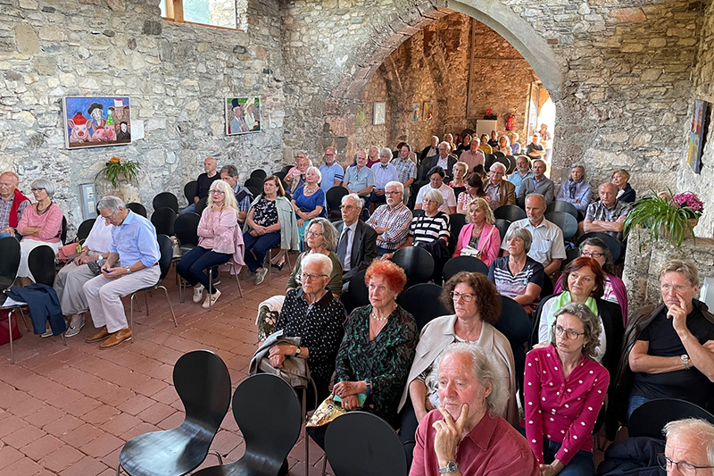 Die Wanker-Vernissage in der Klosterruine Arnoldstein war mit zahlreichen Ehrengästen bestens besucht.