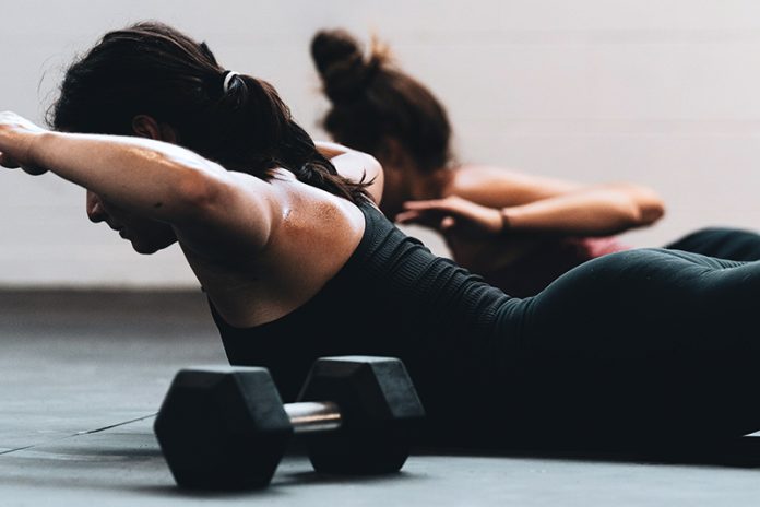 CrossFit eignet sich für alle Fitnesslevel und kann individuell angepasst werden. Credit: Stockfoto/Logan Weaver