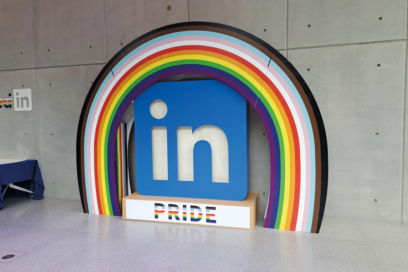 Beim Besuch im vergangenen Juni war gerade Pride Month. 
LinkedIn bemüht sich, auch dem gerecht zu werden.