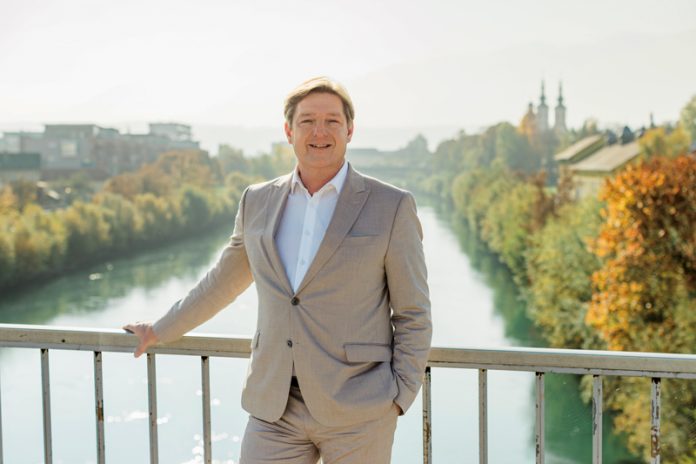 Bürgermeister Günther Albel: „Mit Silicon Austria Labs entsteht im tpv Österreichs größter Forschungsreinraum.“Foto: Stadt Villach/Theresa Pewal