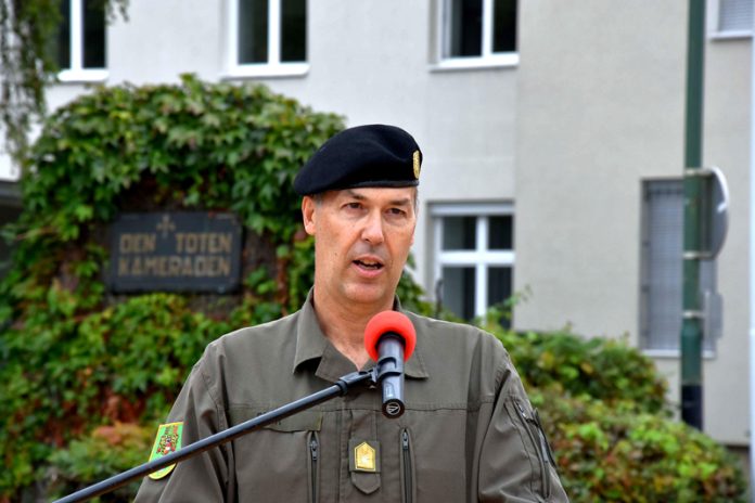 Militärkommandant Philipp Eder: „Im Gegensatz zu Kriminaltätern müssen wir uns an die rechtlichen Vorgaben halten.“ Foto: Arno Pusca/Bundesheer