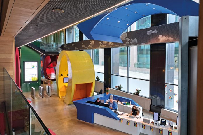 Google in Dublin: Eingangsbereich und Rezeption. Fotos: Carmen Dullnig