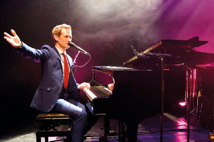 Jazz-Sänger und Pianist Anthony Strong: Ein Musiker und Sänger mit großem Gespür für Rhythmus und Dynamik.Foto: kelagBIGband