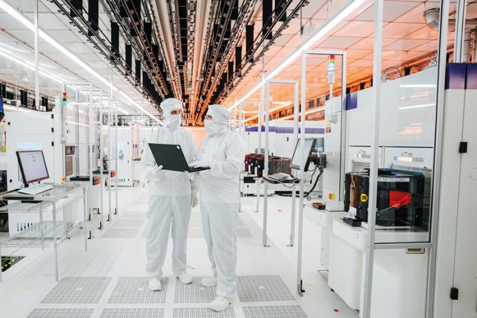 In der Reinraumtechnik gilt, die jeweilige Reinheit für die verschiedenen Anwendungsfelder zu definieren, um entsprechende Maßnahmen setzen und individuelle Lösungen ausarbeiten zu können.Foto: Infineon Technologies