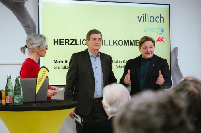 Die Mobilitätsstudie wurde von AK-Präsident Günther Goach (links) und Bürgermeister Günther Albel präsentiert. Foto: Stadt Villach/Karin Wernig
