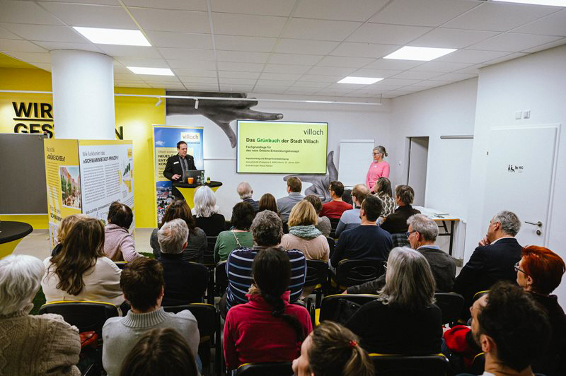 An der Veranstaltung im „lebensRAUM“ in der Postgasse 6 herrschte großes Interesse. Foto: Stadt Villach/Karin Wernig