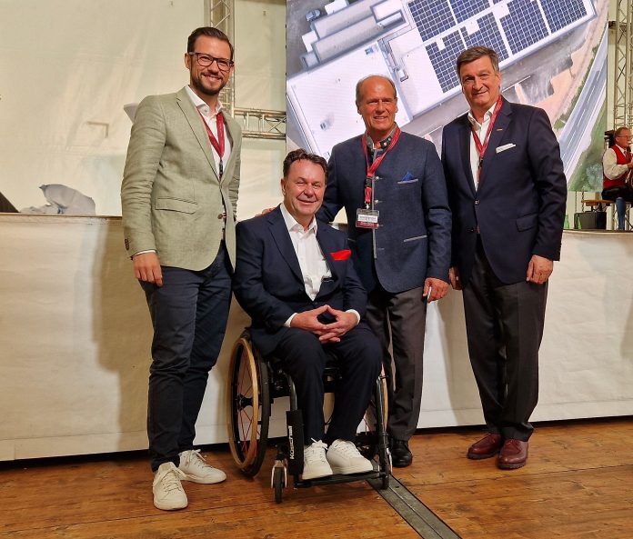 LR Sebastian Schuschnig, Mechatronic-GF Walter Schober, Bürgermeister Christian Poglitsch und WKK-Präsident Jürgen Mandl (von links) während der feierlichen Eröffnung. Foto: Büro LR Schuschnig