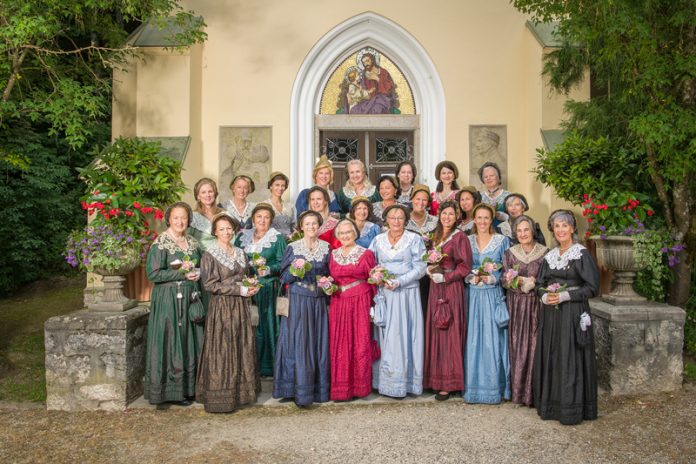 Die derzeit 28 Bürgerfrauen setzen sich mit Herz und Tatkraft für soziale Belange in Villach ein. Gruppenfoto: Hannes Pacheiner