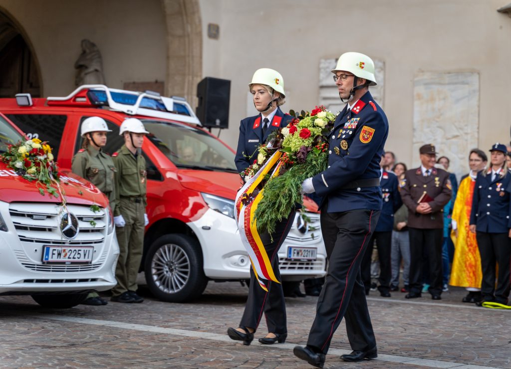 hauptwache-160 jahre-geissler-Kranzniederlegung