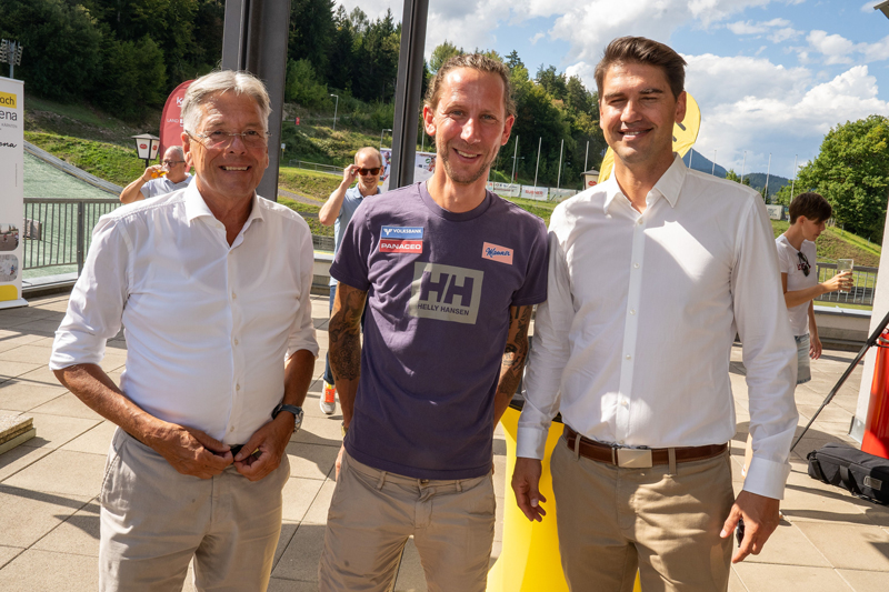 Freuen sich über die zukunftsfitte Anlage: Von links LH Peter Kaiser, Martin Koch und Florian Liegl (Sportlicher Leiter Sprunglauf und Nordische Kombination ÖSV).