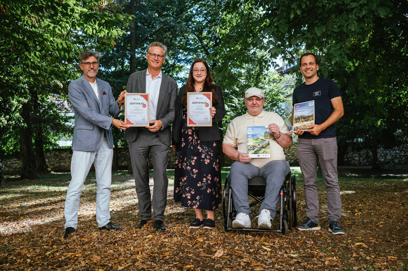 Während der Rezertifizierung: Von links GF Robert Heuberger, Dr. Johannes Hörl, Werner Albel (Gleichstellungsbeirat Villach) und Stefan Domenig (Tourismusregion Villach). Fotos: Michael Stabentheiner, Karin Wernig