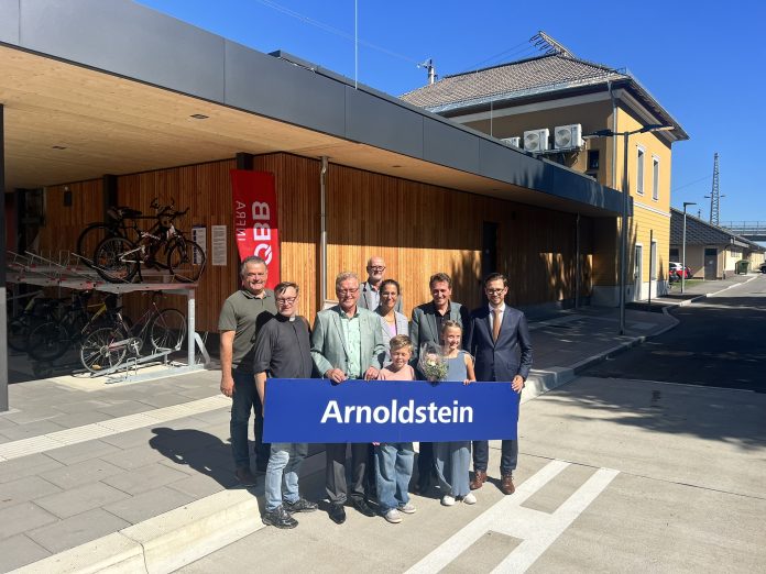 Szene vom der feierlichen offiziellen Inbetriebnahme des neuen Arnoldsteiner Bahnhofes. Foto: ÖBB