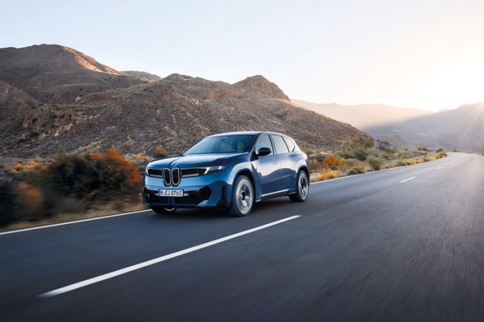 Der neue BMW iX begeistert durch Ausdrucksstärke, Reduktion und Sportlichkeit.Foto: BMW