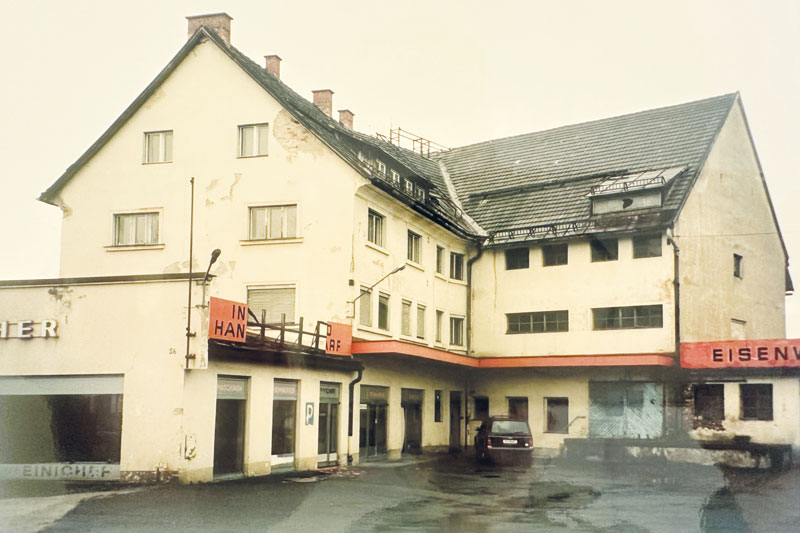 Das alte Objekt, bevor es die Familie Maschke für ihr Elektrounternehmen zu einem modernen, kundenfreundlichen Standort ausbaute.