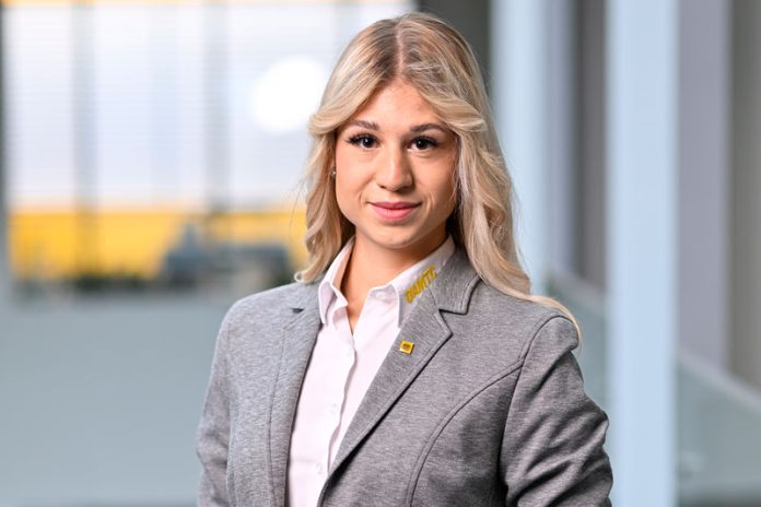 Katharina Wastl, ÖAMTC-Verkehrssicherheitsexpertin: „Bei Dunkelheit helle Bekleidung und Reflektoren!“Foto: ÖAMTC/Helge Bauer