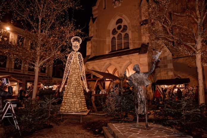 Der Nikolaiplatz steht im Mittelpunkt von Kunstadvent, Schauhandwerk und regionaler Gastronomie gelegt. Foto: Stadtmarketing/ Olga Bereslavskaya