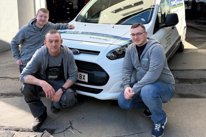 Reifen Lamprecht punktet mit Qualität, Sicherheit und persönlichem Service: Von links die Reifen-Profis Marco Lamprecht, Joachim Lamprecht und Inhaber David Djordjevic.Foto: Lamprecht