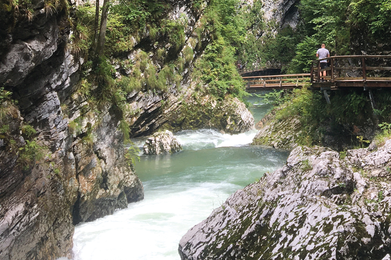 Wildromatisch und leicht begehbar – die Vintgar-Klamm. Foto: vif