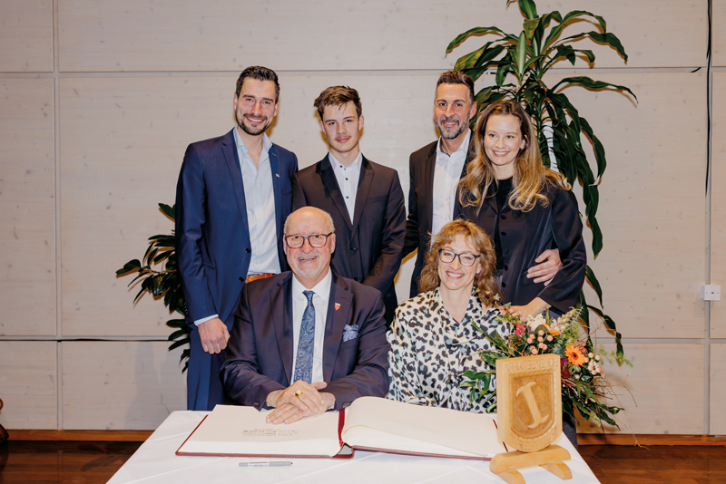 Familiärer Rückhalt für großartiges kommunales Engagement: Klaus und Christa Glanznig, dahinter von links Patrick Glanznig, Enkelsohn Felix Turner sowie Daniel Glanznig mit seiner Verlobten Alina Prochiner.