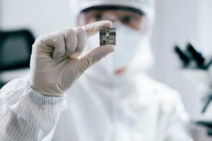 Infineon in Klagenfurt: Chips, die bis zu viermal dünner sind, als ein menschliches Haar. Foto: Copyright: Infineon