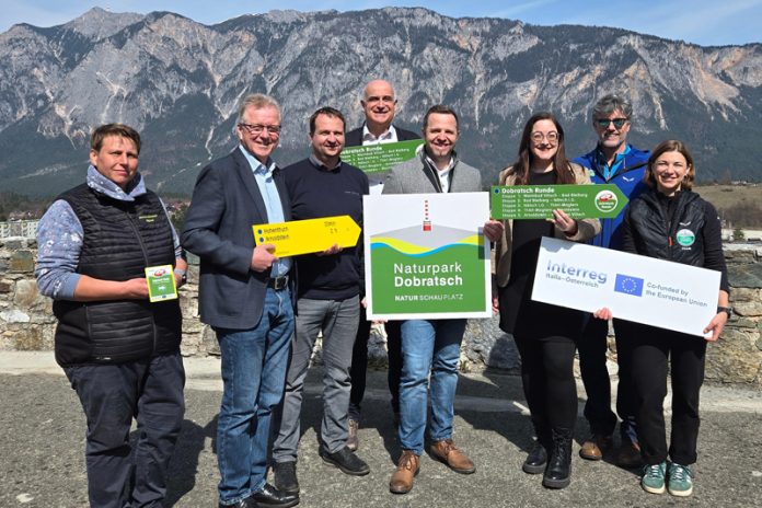 Bei der kürzlich erfolgten „Neueröffnung“ in Arnoldstein mit dabei: Vizebürgermeisterin Sarah Katholnig, GF Georg Overs (Tourismusregion), die Bürgermeister Reinhard Antolitsch und Christian Hecher, das Naturpark-Team mit Robert Heuberger, Ines Schäfer und Melanie Selke und GF Andreas Blüm (Bergbahnen Dreiländereck). Fotos: Naturpark/Arthur Mrsel