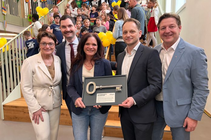 Szene von der feierlichen Eröffnung des Bildungscampus „Am Stadtpark“ in Villach (vormals Richard-Wagner-Schule). Foto: Büro LR Reichmann